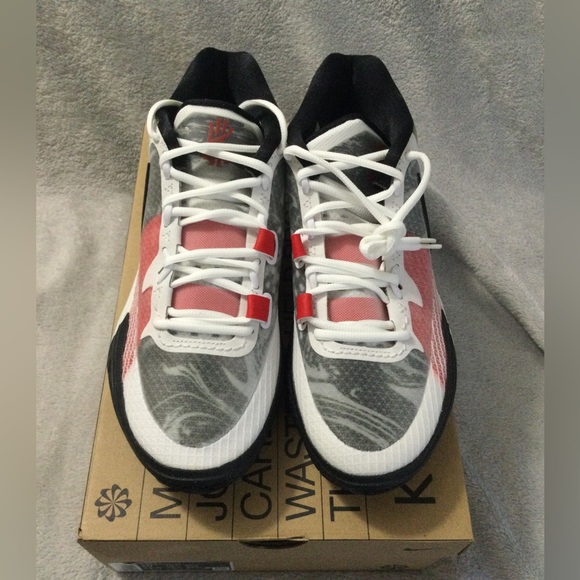 Men's Nike Air Zoom Kyrie 8 Basketball Shoes University Red & Black Size 10 - Picture 2 of 8